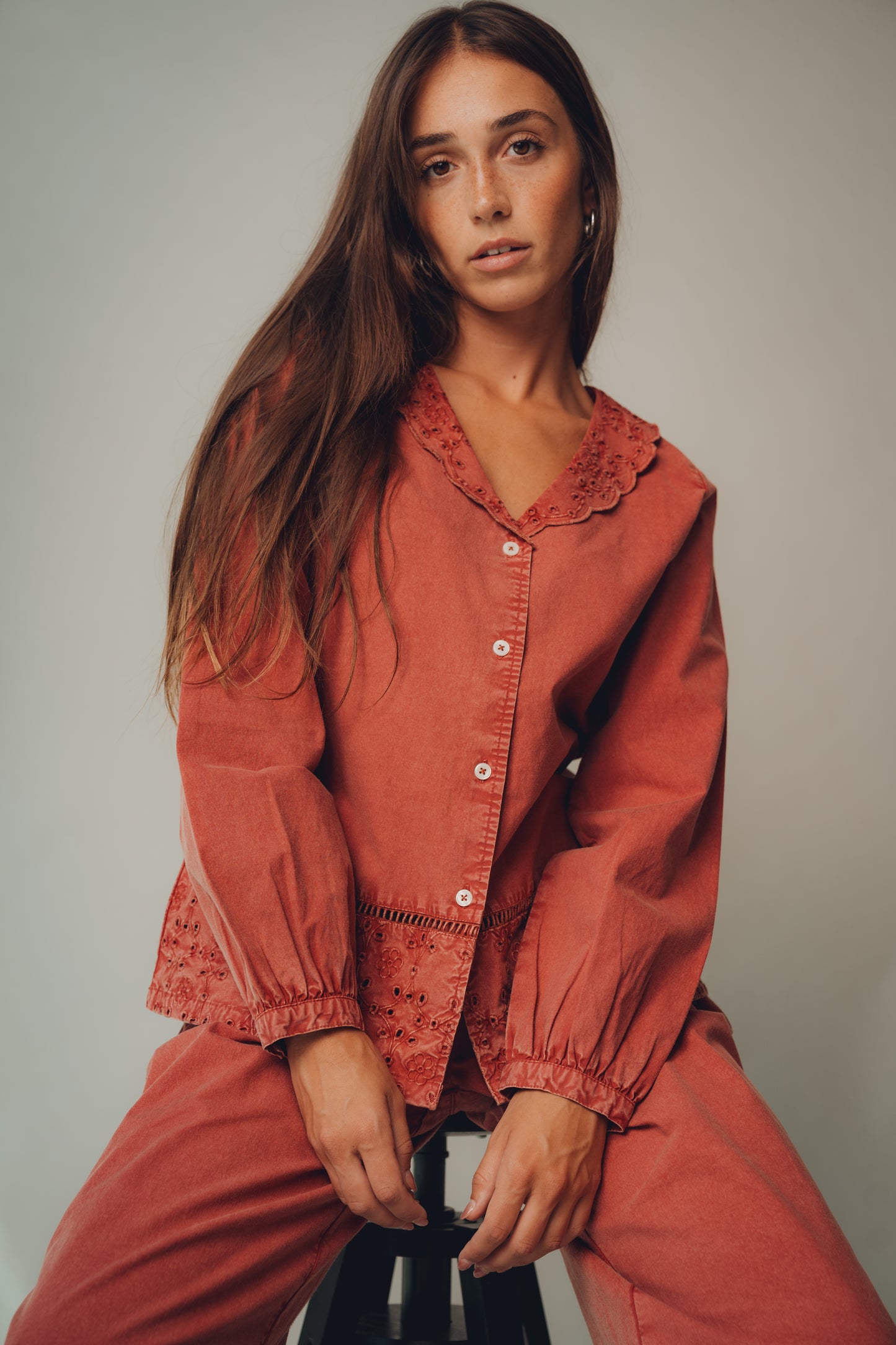 Camisa Ámbar - Camisa lisa bordados