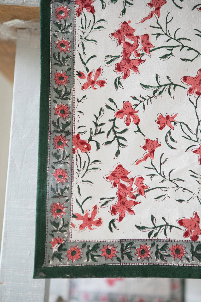 Flor Coral: Camino de Mesa | 180x32 cm